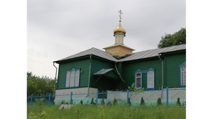 На храме в брянском селе Медведово засияли новые купол и крест