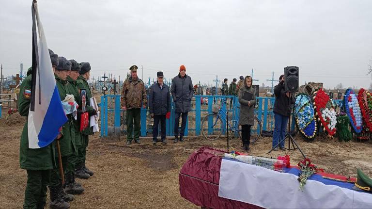 В Погарском районе в последний путь проводили погибшего на Украине Олега Кузнецова