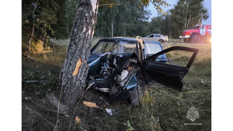 В Суражском районе пострадавшего в ДТП зажало в машине