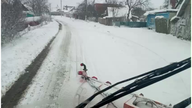 Брянские дорожники ведут расчистку трасс от снега