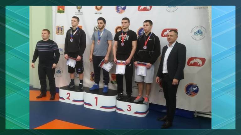 Спортсмены из Дятьково взяли две медали на чемпионате области по вольной борьбе