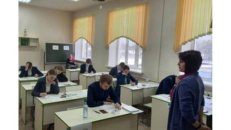 В Брянске досрочно ЕГЭ по русскому языку сдали 13 школьников и студентов колледжей и техникумов