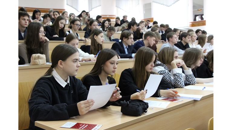 Брянцы написали Всероссийский экономический диктант