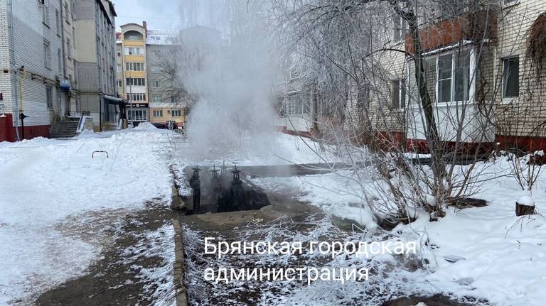 В Брянске прорыв труб в доме по улице 3-го Июля начнут устранять сегодня