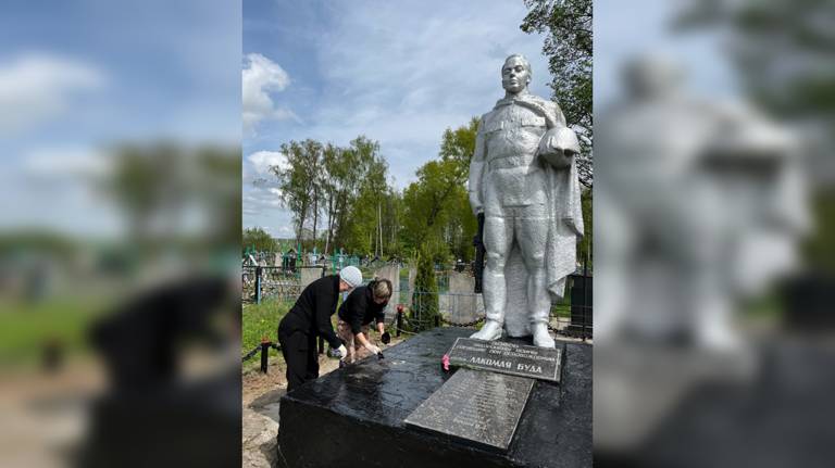 В Климовском районе обновили памятники