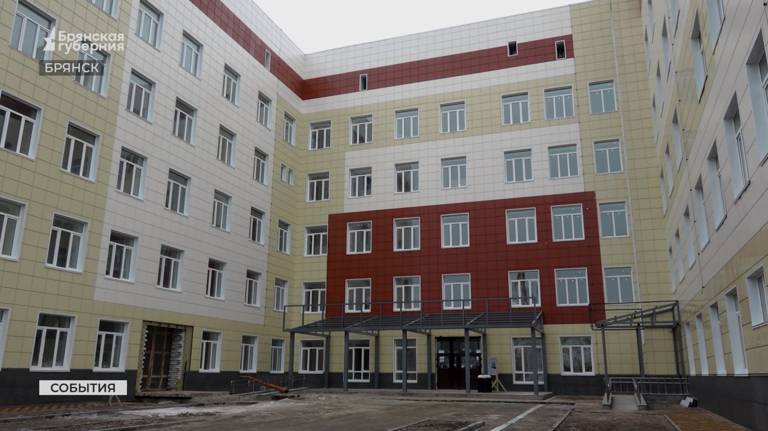 Министр строительства и ЖКХ Файзуллин оценил строящийся филиал Брянской горполиклиники №4 (ВИДЕО)