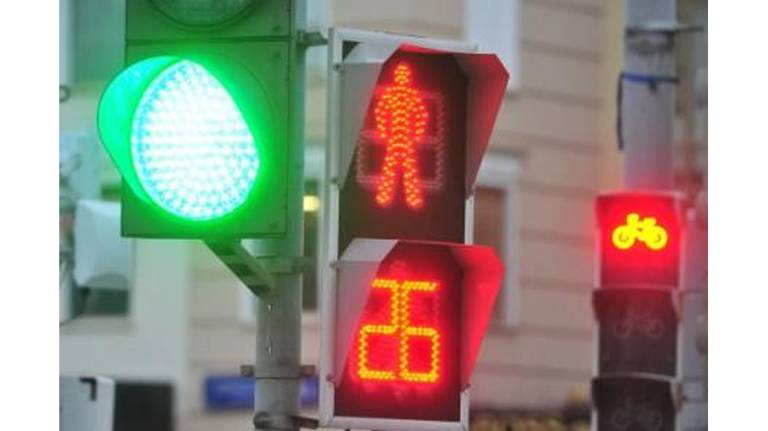 В Брянске оштрафовали 40 водителей за проезд на «красный»