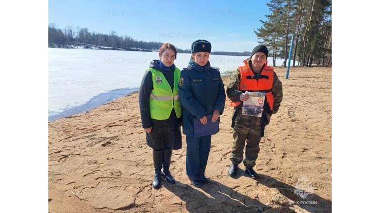 Жителям Брянской области напомнили об опасности выхода на лёд