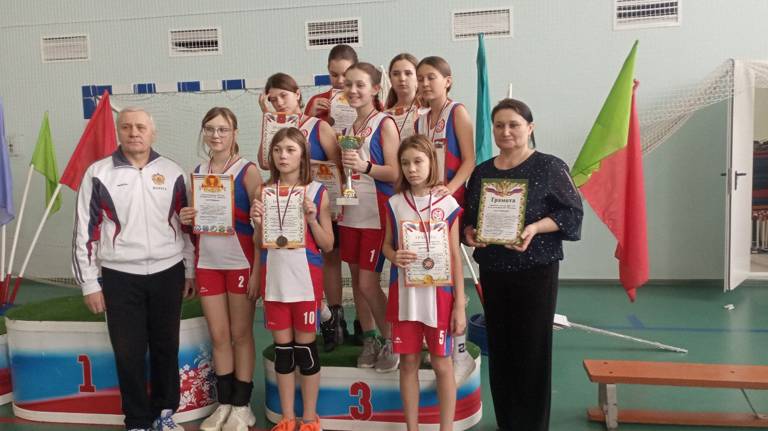 Комаричские волейболисты встречают 10-летие ВФСК ГТО