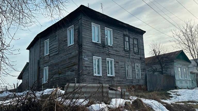 В Трубчевске суд постановил снести аварийный дом
