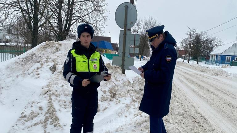 Комаричских чиновников наказали за заваленные снегом дороги
