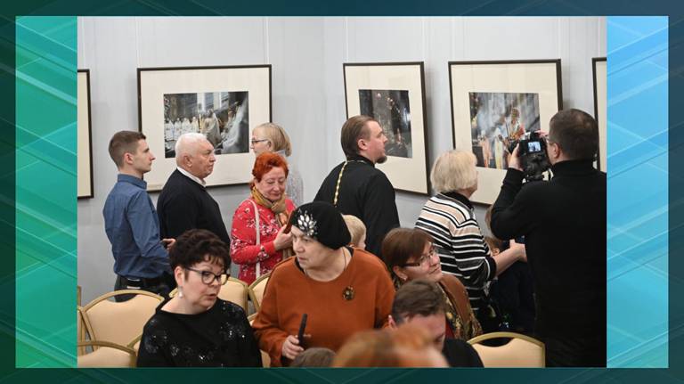 В Брянске открылась выставка «Свято-Троицкая Сергиева Лавра – духовный центр России»