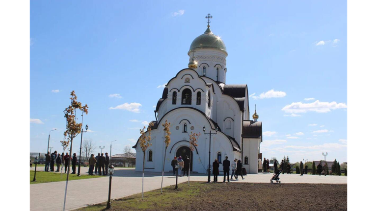 Жители брянского села Меленск поблагодарили братьев Богомазов за строительство храма
