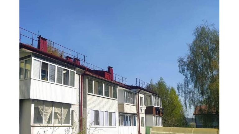 Жильцам дома по улице Молодежной в Добруни отремонтировали крышу
