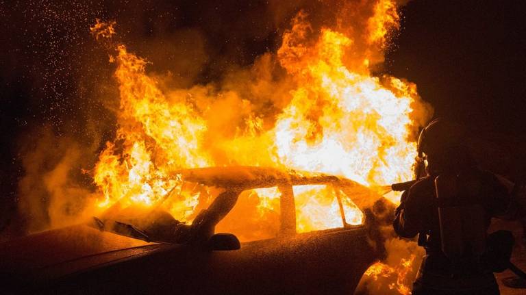В Брянске на улице Димитрова загорелся автомобиль