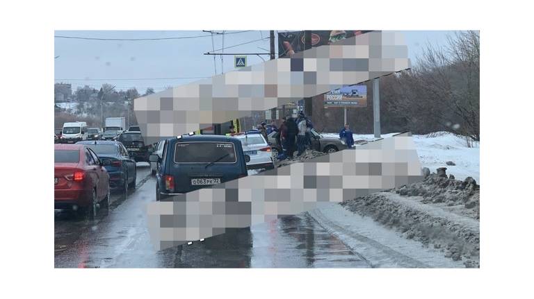 На выезде из Фокинского района произошла авария