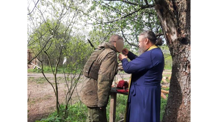 Брянский священник Иоанн Гушан передал гуманитарную помощь бойцам СВО