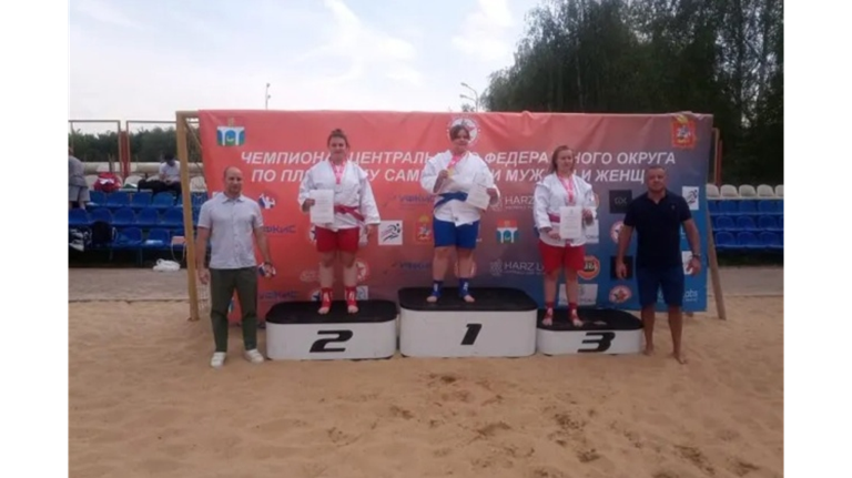 Анастасия Цыганкова из Брянска стала чемпионкой ЦФО по пляжному самбо