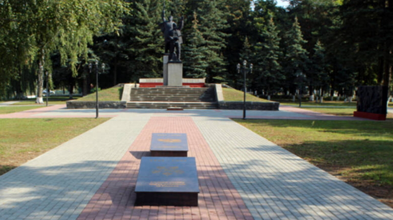 В Суземке обновили мемориальный комплекс «Курган славы»