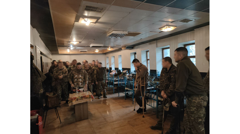 Брянский священник Иоанн Гушан благословил бойцов СВО в Донецке