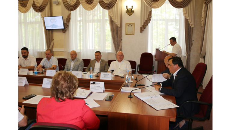 Трое брянцев станут заслуженными строителями региона