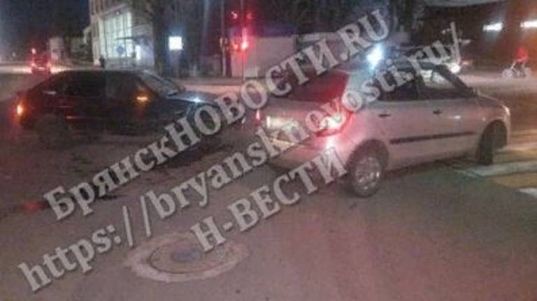 В Новозыбкове водитель иномарки устроил ДТП на перекрестке