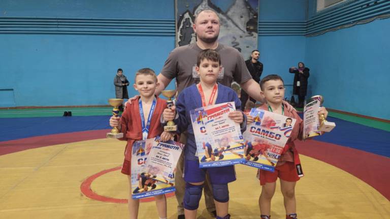 Юные брянские самбисты завоевали четыре медали на турнире в Людиново