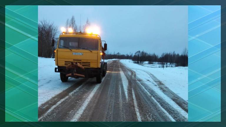 В Брянской области дорожники устраняют последствия непогоды