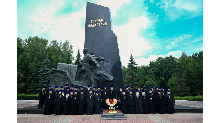 Брянское духовенство почтило память воинов, погибших в годы Великой Отечественной войны