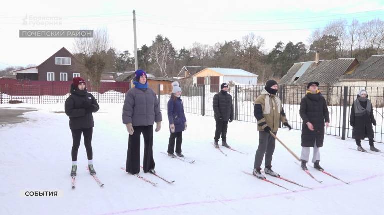В Речицкой школе Почепского района ученики сыграли в лапту на лыжах (ВИДЕО)