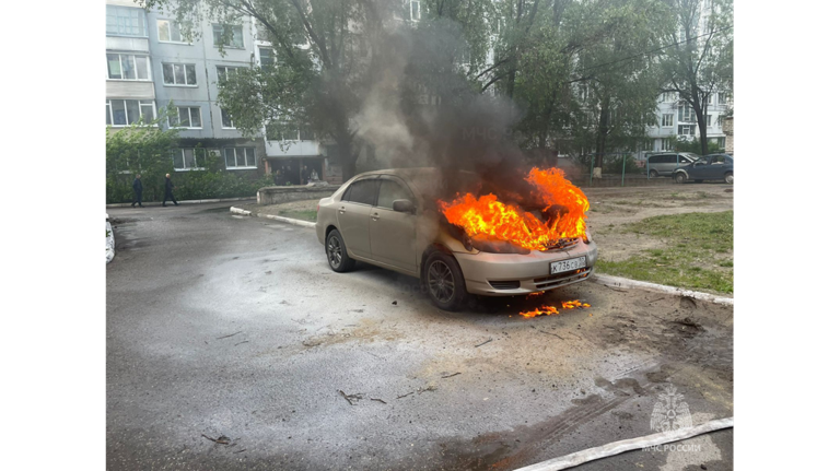 В Брянске потушили горящую «ласточку»