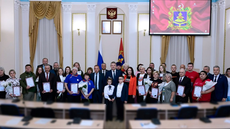 Губернатор Брянской области поблагодарил волонтёров за помощь фронту и семьям