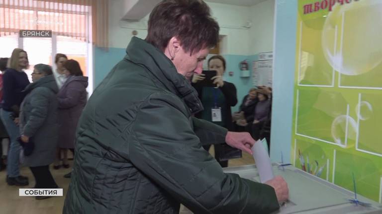 В Брянске мать Героя России проголосовала на президентских выборах (ВИДЕО)