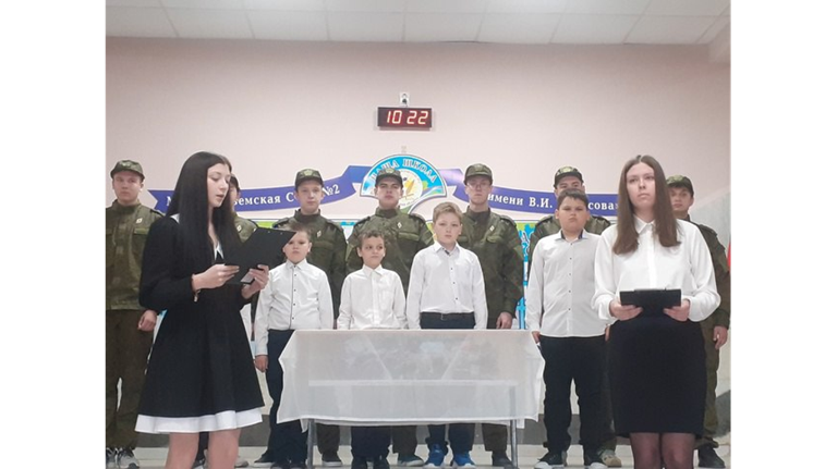 В школе №2 брянского поселка Суземка открыли «Парту героя» в честь Андрея Сальникова