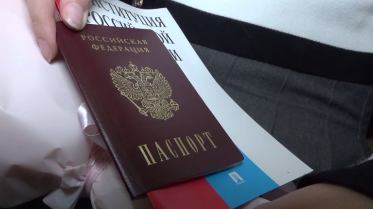 Юным брянцам рассказали, как получить первый паспорт