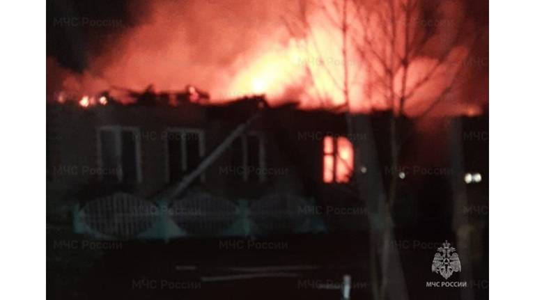 Ночью в Карачевском районе сгорел жилой дом: есть пострадавший
