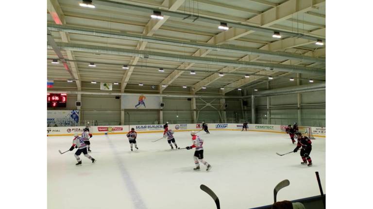 В Новозыбкове начались игры на кубок Дружбы по хоккею
