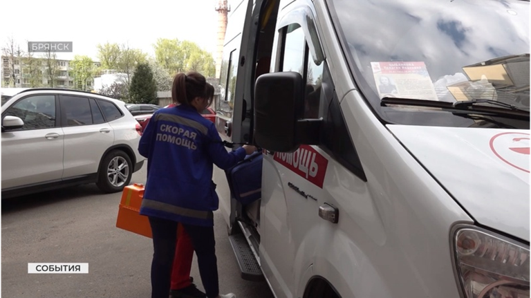 Брянские врачи скорой помощи встретили профессиональный праздник на выездах