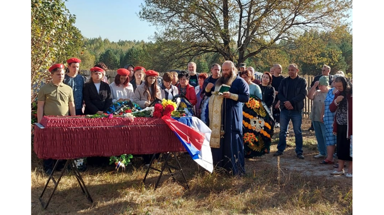 В Навлинском районе Брянской области простились с тремя героями СВО