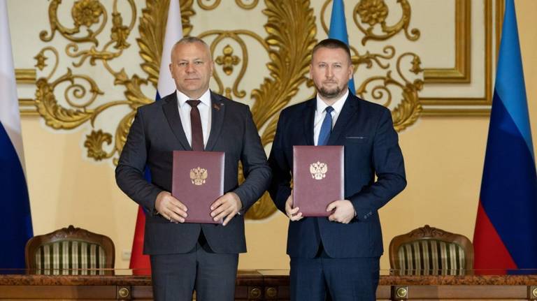 Спикер Брянской облдумы Валентин Суббот с рабочим визитом посетил Луганскую Народную Республику Спикер Брянской облдумы Валентин Суббот с рабочим визитом посетил Луганскую Народную Республику