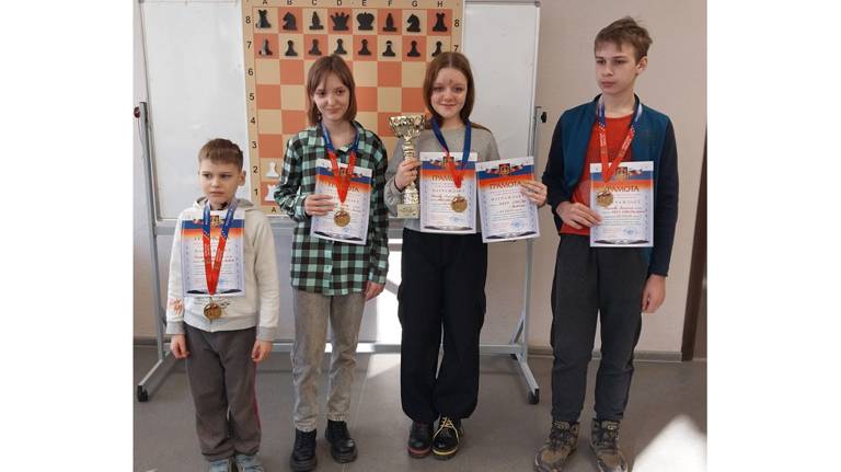 На областных соревнованиях «Чудо – шашки» победила команда брянской школы №39
