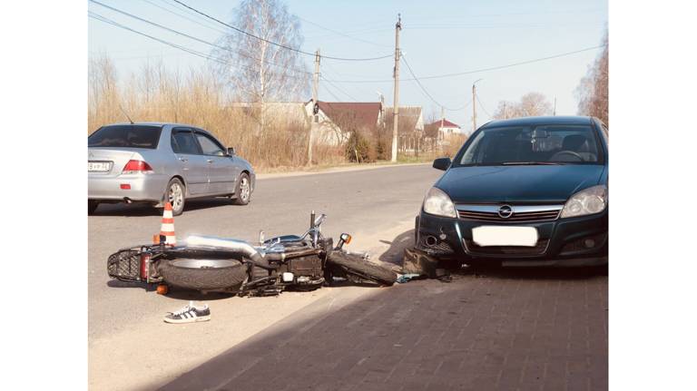 В Новозыбкове водитель легковушки покалечил мотоциклиста