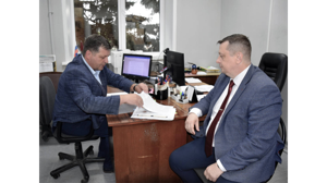 На Брянщине Евгений Вылцан представил в ТИК Климовского района документы для выдвижения