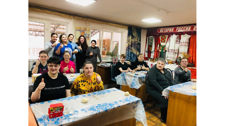 Православные добровольцы провели пасхальный мастер-класс в Дарковичском доме-интернате