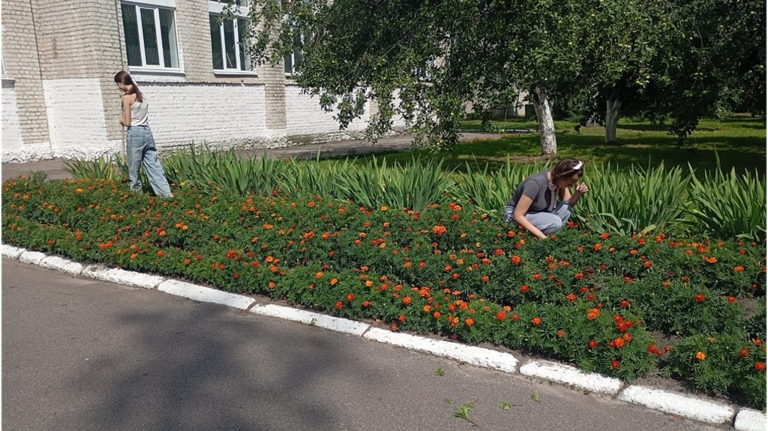 В Брасовском районе на лето трудоустроили 32 подростка