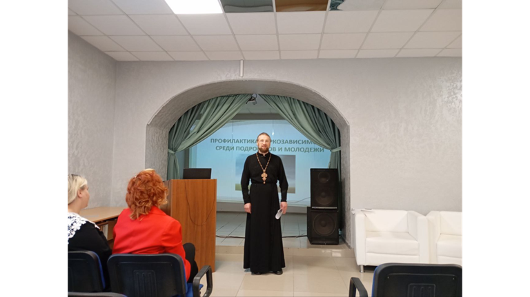 Брянский священник поговорил со студентами о традиционных ценностях