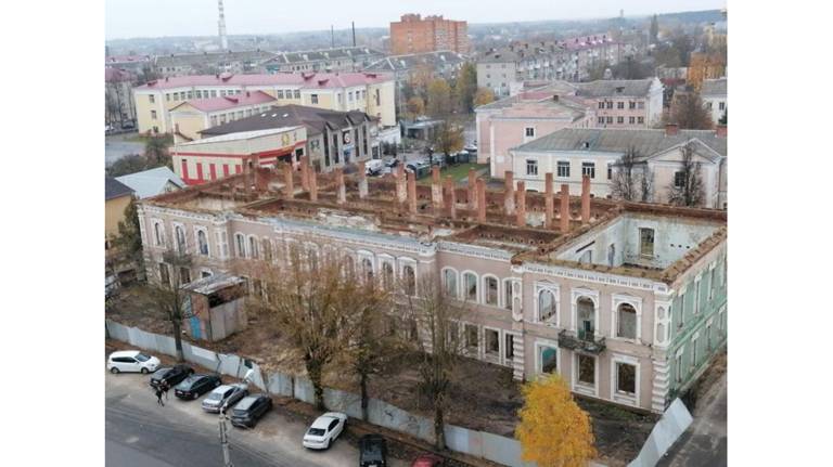 В Клинцах началась реставрация старинного здания текстильного техникума