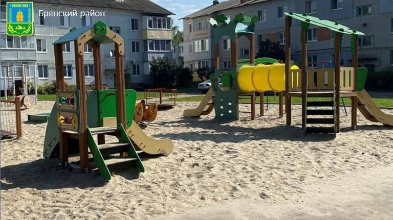 В брянском селе Глинищево по нацпроекту благоустроили двор по улице Садовой