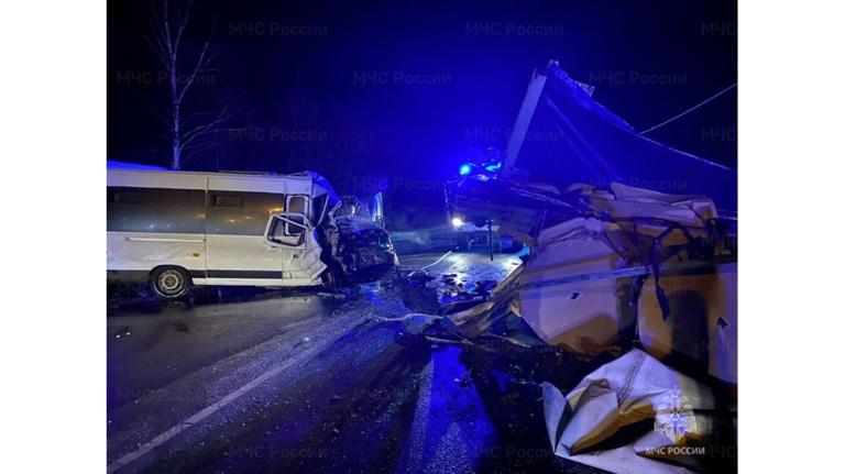 Спасатели ликвидировали последствия ДТП с автобусом под Карачевом