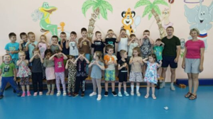 Брянский мастер спорта Евгений Коротченков провел зарядку с дошколятами